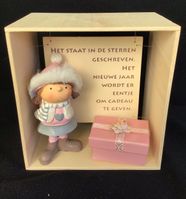 Kerstbox meisje met doosje voor centen